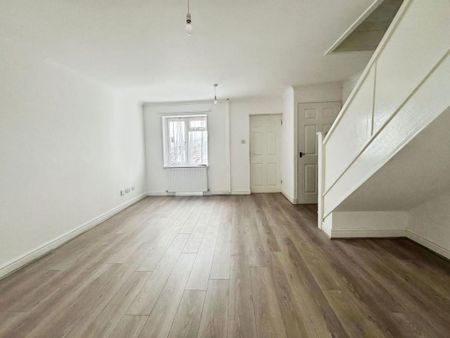 2 bedroom semi-detached house to rent - Photo 4