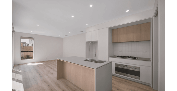 Beautiful 3 Bedroom Townhouse - Photo 1