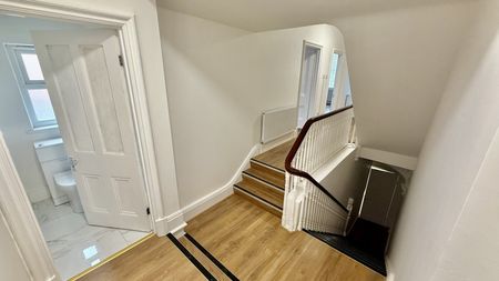 4 bedroom flat to rent - Photo 5