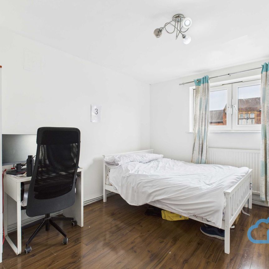 RM3 High Street | Newham | London | E12 6SL - Photo 1