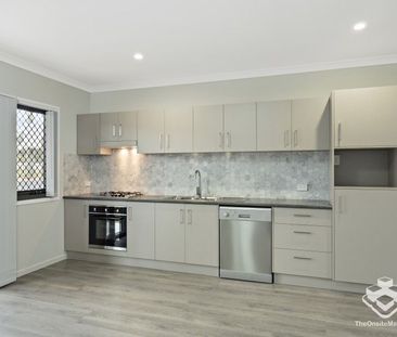 A/C in Every Room! Huge Townhouse! - Photo 5