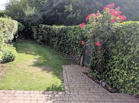 Ivy Walk, Northwood, HA6 - Photo 2