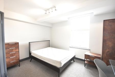 5 bedroom flat to rent - Photo 4