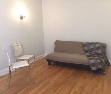 1er Oct- Beau, mis à jour, Grand 2 1/2 , lumineux, propre, art déco... - Photo 2