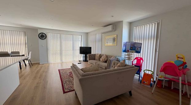 Charming, Spacious Family Living in a Sun-Filled Setting - Photo 1