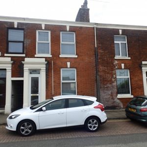 Room 4, 12, St Marks Road, Preston - Photo 2