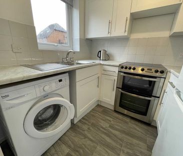 2 bedroom end of terrace house to rent - Photo 3