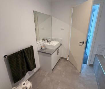 Cranbourne North - Photo 2