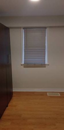 Oshawa bunglow unit for rent - Photo 1