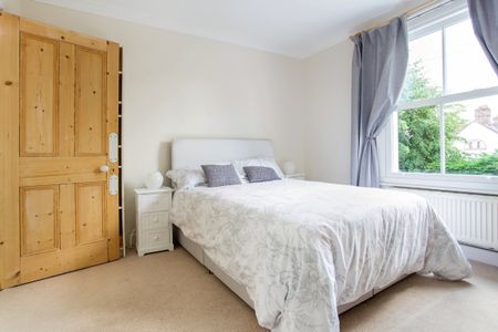 4 bedroom semi-detached house to rent - Photo 2