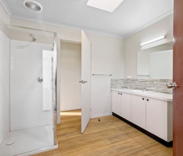 Ideally Located Close to the Cbd - Photo 3