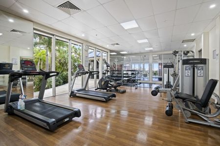 RESORT LIVING IN THE HEART OF SURFERS PARADISE! - Photo 2