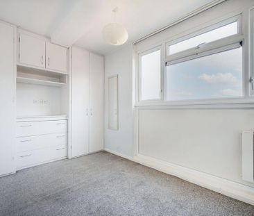 3 bedroom flat to rent - Photo 4