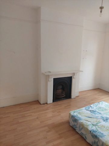 Room in a Shared House, Winslade Road, SW2 - Photo 4