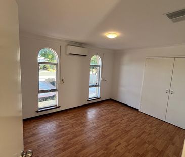 Peaceful Room in a Renovated Home - Prime Location! - Photo 4