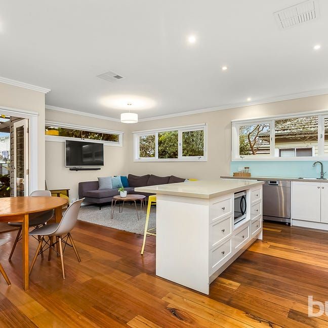 25 Acacia Avenue, Oakleigh South VIC 3167 - House For Rent | Domain - Photo 1