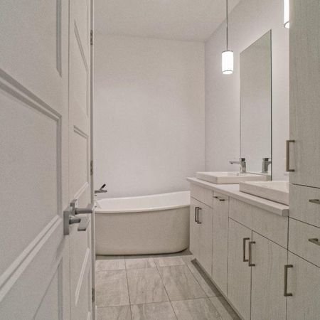 MAGNIFIQUE 4 1/2 - LIBRE 1er DÉCEMBRE - ASCENSEUR - Photo 3