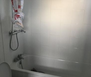 Room in a Shared House, Ruckholt Road, E15 - Photo 5