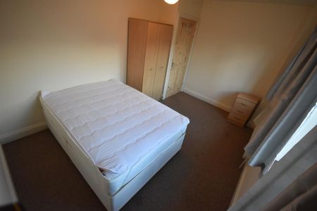 5 bedroom detached house to rent - Photo 2