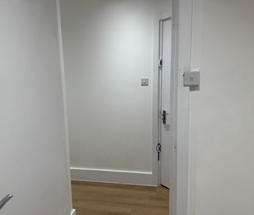 1 Bed Flat, Two Mile Hill Road, BS15 - Photo 3