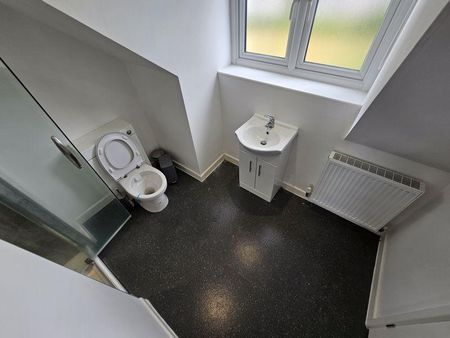 1 bedroom in a house share to rent - Photo 5