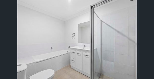 Brand-new luxury residence! - Photo 1