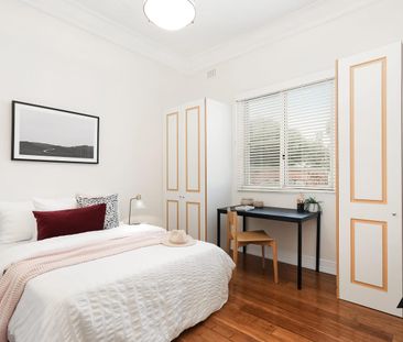 Three-bedroom home in great location - Photo 3