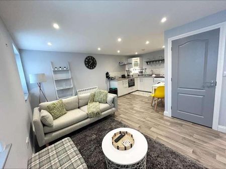 Ashford Hill, Berkshire, RG19 - Photo 2