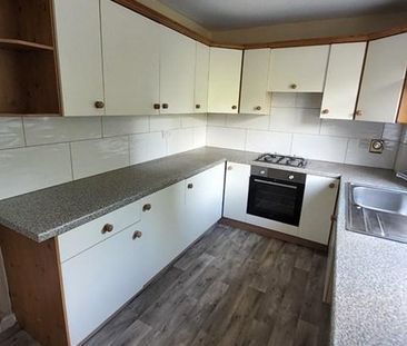 2 bedroom semi-detached house to rent - Photo 6