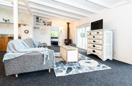 FULLY FURNISHED RETREAT WITH STUNNING DOVES BAY VIEWS - Photo 2