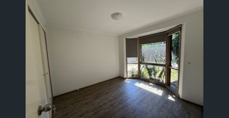 SPACIOUS FAMILY HOME IN A QUIET COURT LOCATION! - Photo 5