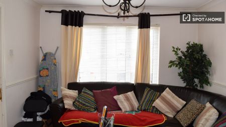 Room to rent in 3-bedroom houseshare -Blanchardstown, Dublin - Photo 2
