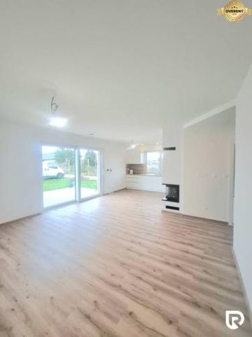 RentHub | 4 izbový rodinný dom s krbom a terasov | Slnečná | Ružindol - Photo 2
