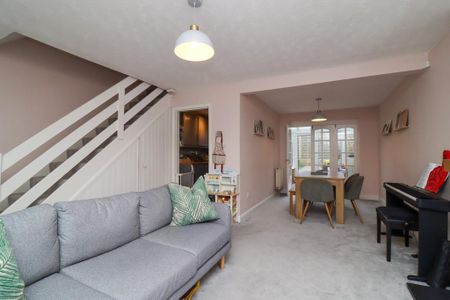 3 bedroom semi-detached house to rent - Photo 4