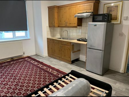 Studio Flat, Wesley Avenue, NW10 - Photo 2