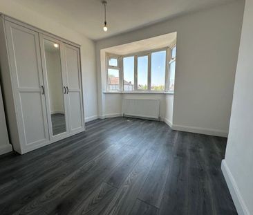 4 bedroom semi-detached house to rent - Photo 4