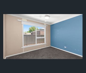 16 Victory Avenue, Alfredton, Vic 3350 - Photo 2