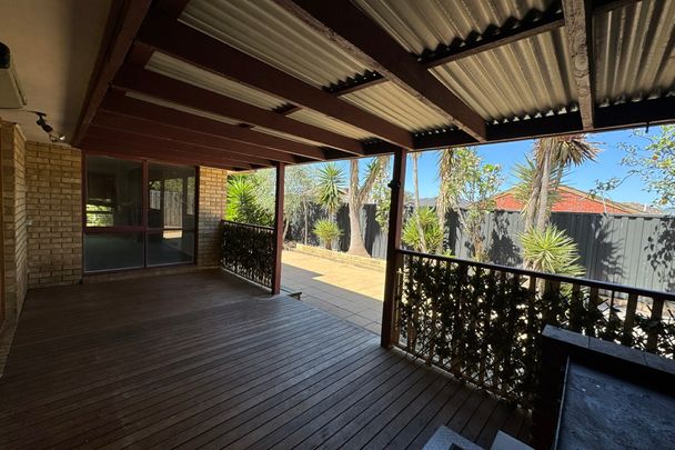 "Perfect Family Living - Close to Schools, Shops & Parks" - Photo 1