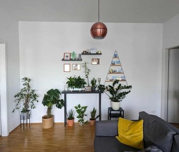 3-Bedroom Apartment in Friedrichshain available from Dec 1st - Photo 1