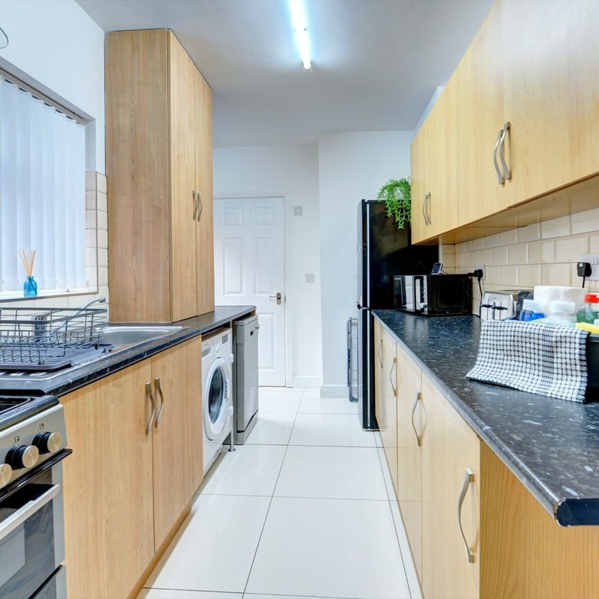 4 Bed Terraced House, Merrivale Road, B66 - Photo 1