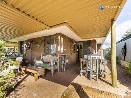 “WELL PRESENTED HOME IN QUINNS!” - Photo 2