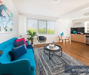 Fresh One Bedroom, Ground Floor Beauty! - Photo 2