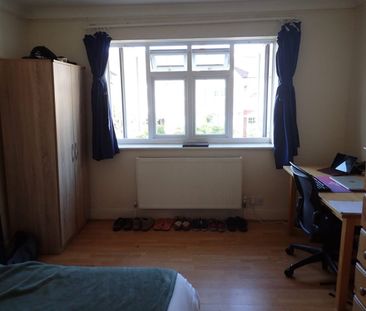 Room in a Shared House, Queensland Avenue, SW19 - Photo 4