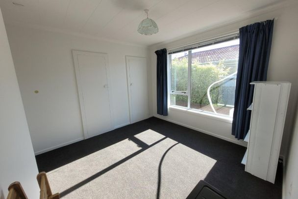 Warm and tidy 3 bedroom home in a great location! - Photo 1