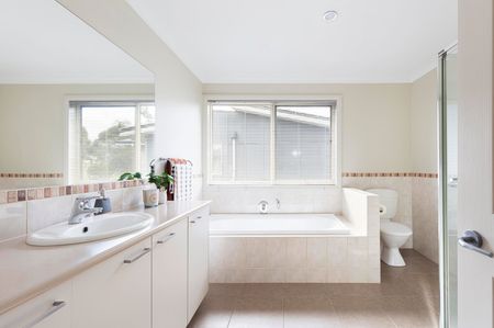 13 Hennessy Street, Epping VIC 3076 - Photo 4