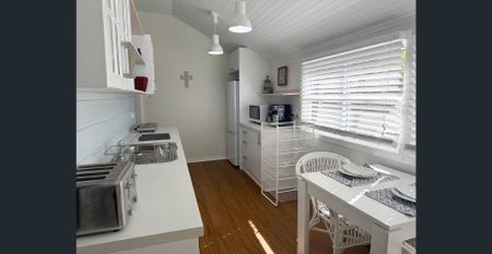 Healthcare Haven!! Private One-Bedroom Unit with All-Inclusive Comfort Near the Hospital - Photo 4