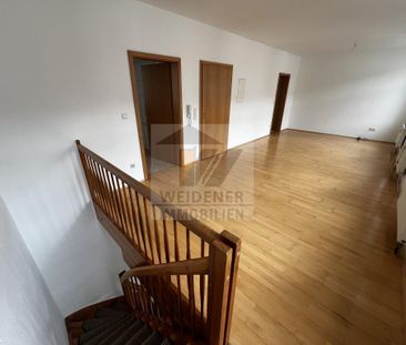 Schöne 2,5 Raum Maisonette-Whg. mit EBK, Balkon, Wanne und Dusche in Gera-Debschwitz! - Photo 1