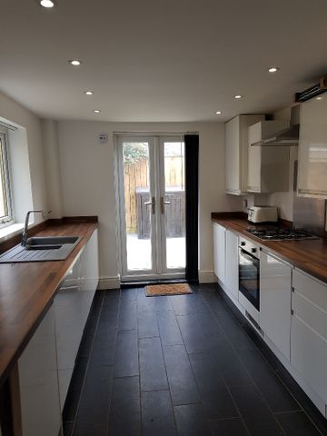 4 BED STUDENT HOME – BILLS INCLUDED - Photo 5