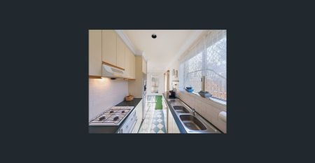 Stylish low-maintenance townhouse - Photo 3