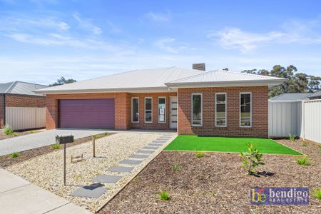 Spacious and Modern Living in North Bendigo - Photo 4